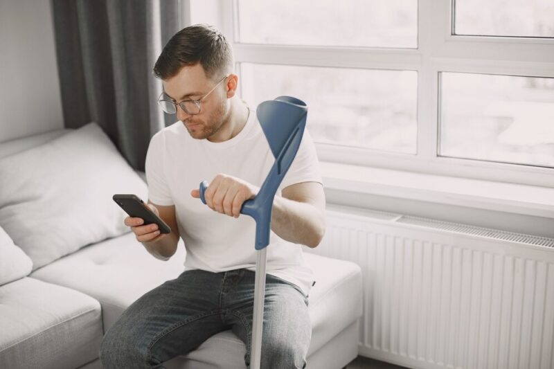 When to Contact Injury Lawyers After an Accident